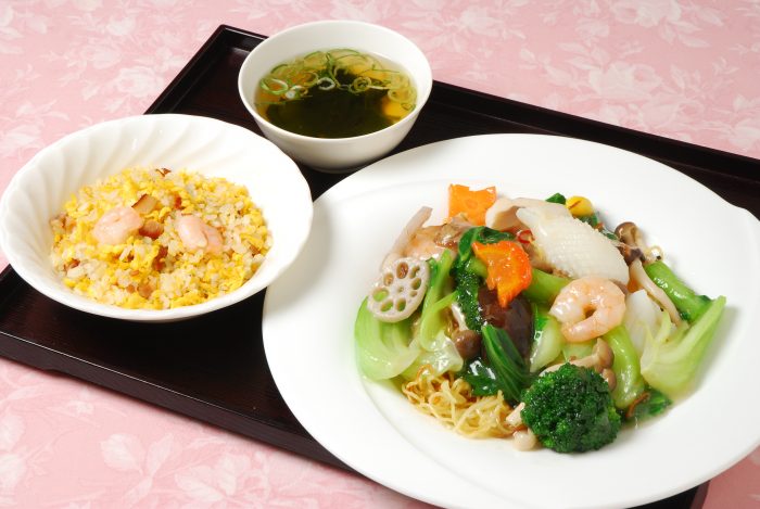 野菜も魚介もボリューム満点!
