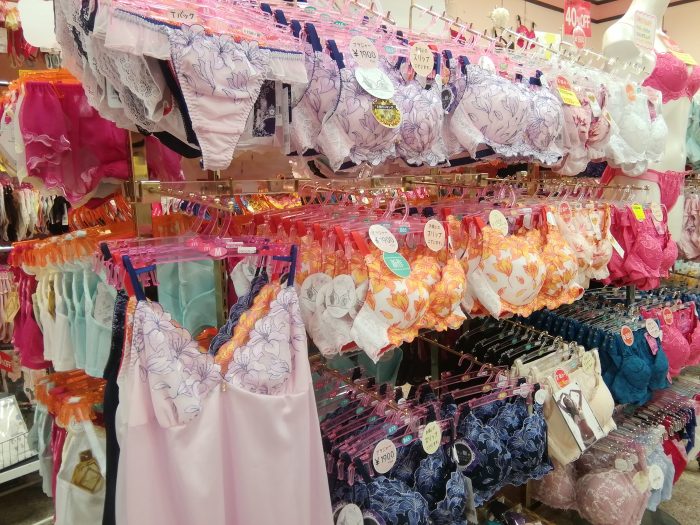 夏！あなたにぴったりの華やぐインナーを