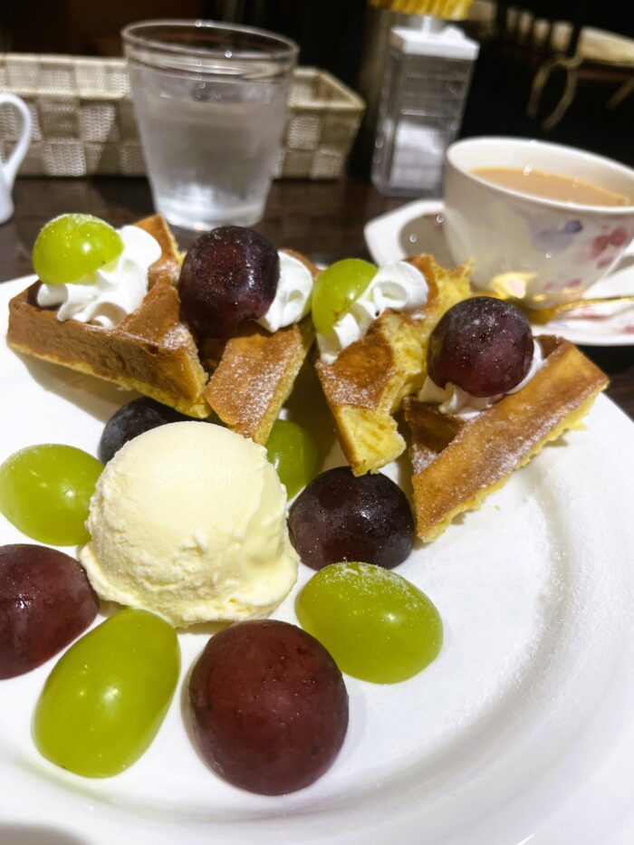 秋の味覚！シャインマスカットのワッフルセット